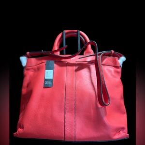 NWT- 🍀 New* T Tahari Taryan, beautiful Leather tote with removable strap.